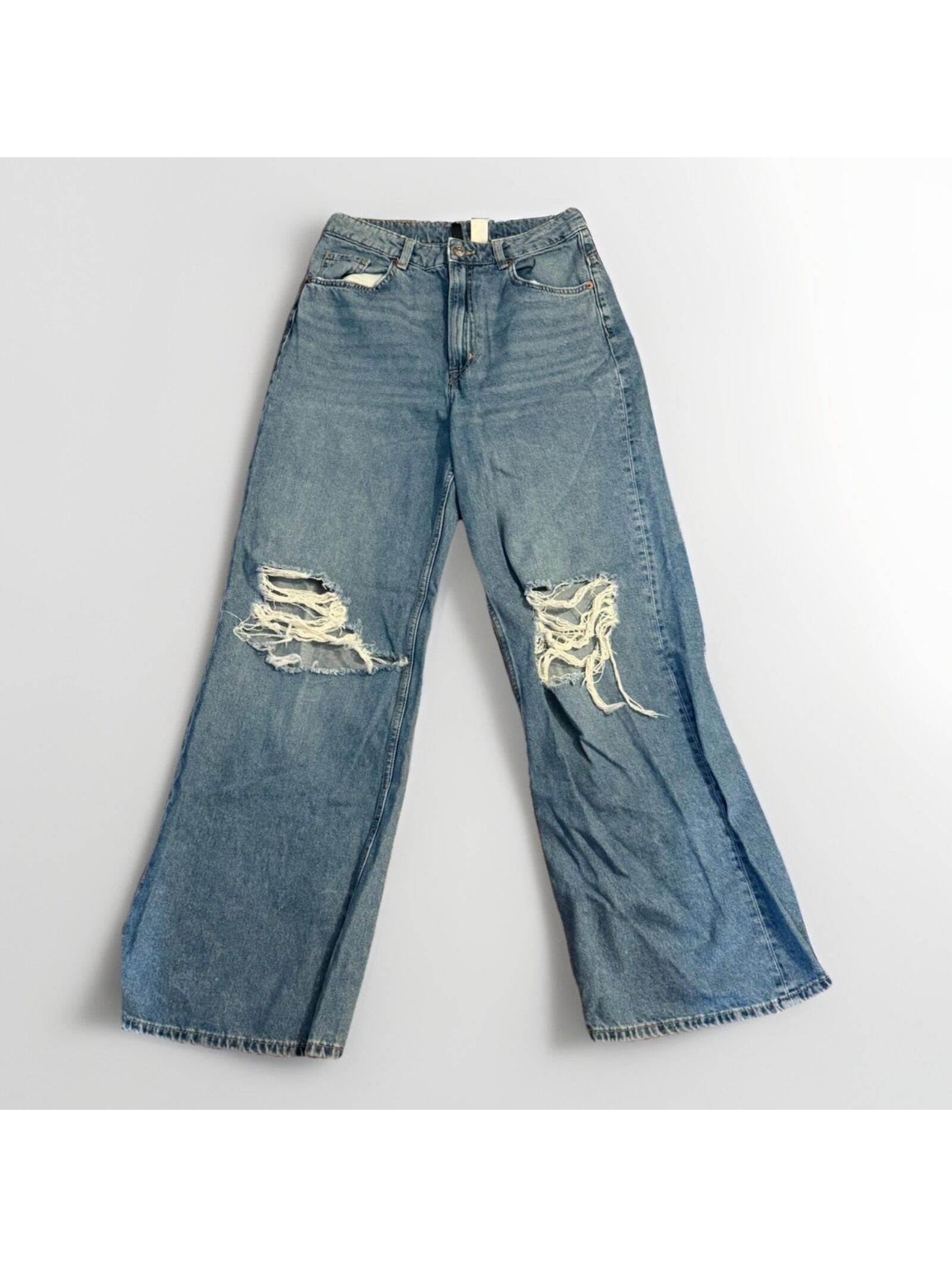 H&M Divided Distressed Light Wash Wide Leg Jeans Womenâs Size 6 Baggy